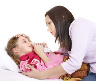 ilustrační foto: nemocná dívka s maminkou
