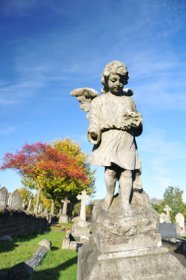 socha anděla na hřbitově