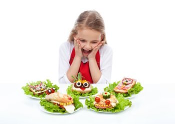 ilustrační foto: holčička a jídlo