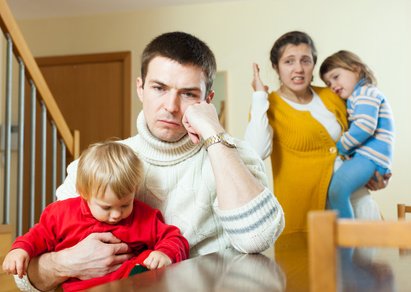 ilustrační foto: hádající se rodiče a jejich děti