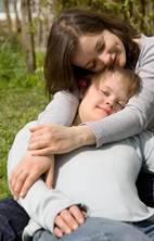 ilustrační obrázek - matka s dcerou s Downovým syndromem