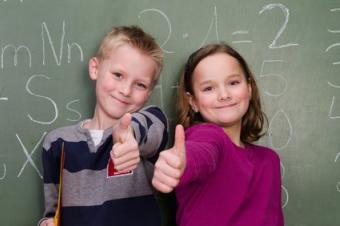Šťastné děti před tabulí