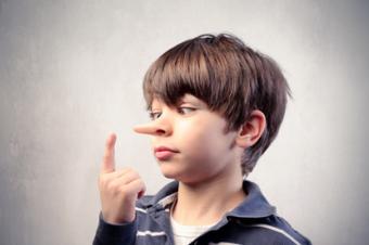 Chlapec s nosem jako Pinocchio Chlapec s nosem jako Pinocchio