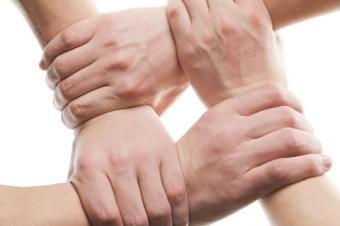 Čtveřice držících se rukou Čtveřice držících se rukou