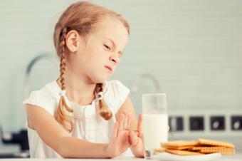 Děvče nechce krekry a mléko Děvče nechce krekry a mléko