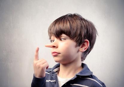 Chlapec s nosem jako Pinocchio Chlapec s nosem jako Pinocchio
