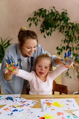 Dívka s Downovým syndromem