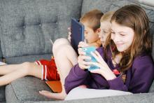 digitální svět a děti děti na mobilech