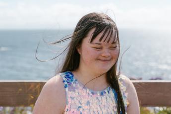 dívka s Downovým syndromem