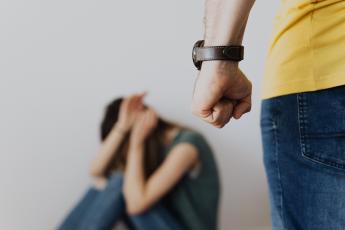 stigma domácího násilí muž a žena - násilí