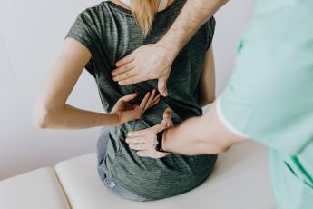 držení těla u fyzioterapeuta