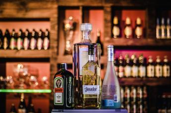 děti a alkohol lahve s alkoholem