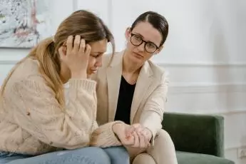 násilí v rodině rozhovor dvou žen