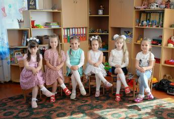 dívky v mateřské škole