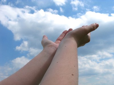 Ruce vztažené k nebi