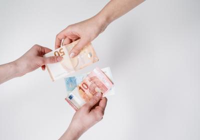 ruce a peníze