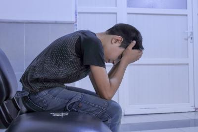 smutný teenager