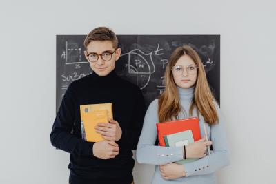 studenti před tabulí